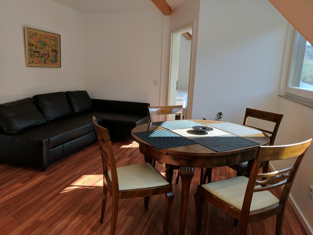 Ferienwohnung "Zum Klosterruinenblick" Kröv Exteriör bild